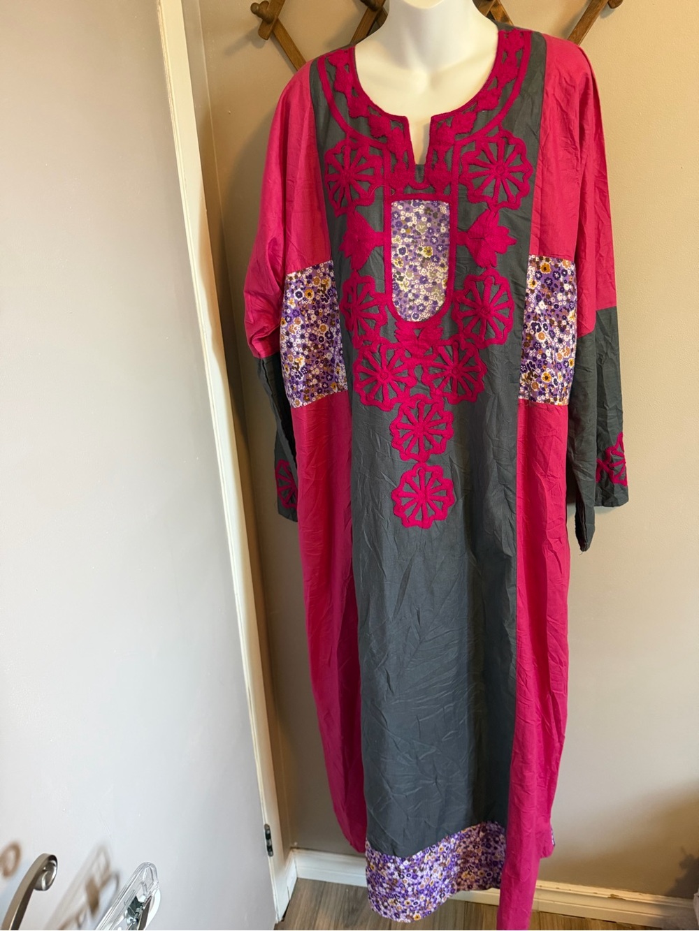 Wahat Al Jalabiya Embroidered Pink Grey XL